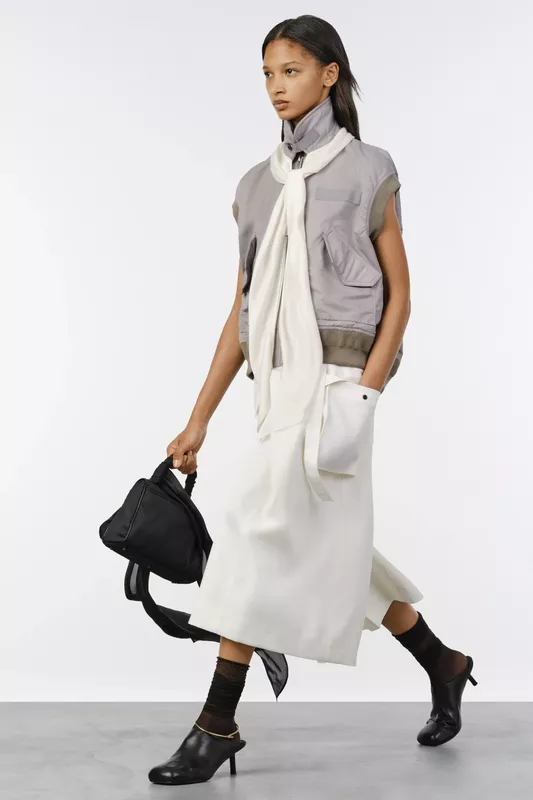 00035-sacai-resort-2027-credit-brand.jpg