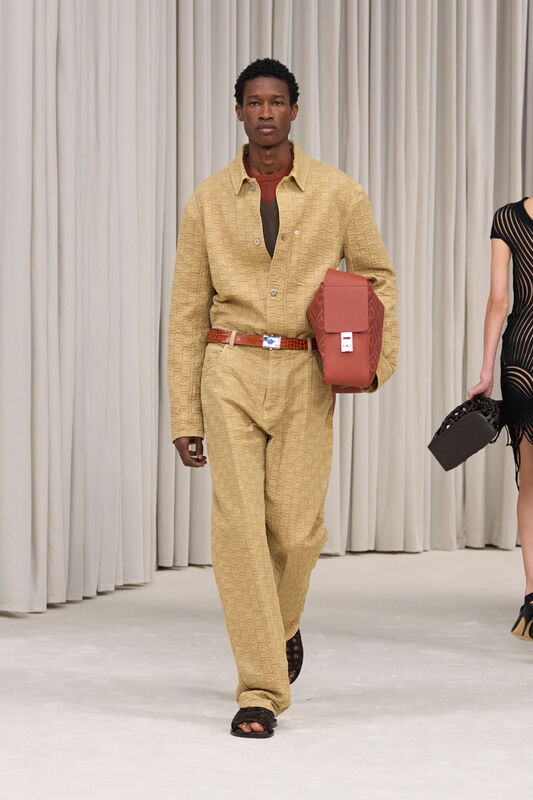 Ferragamo S25 058