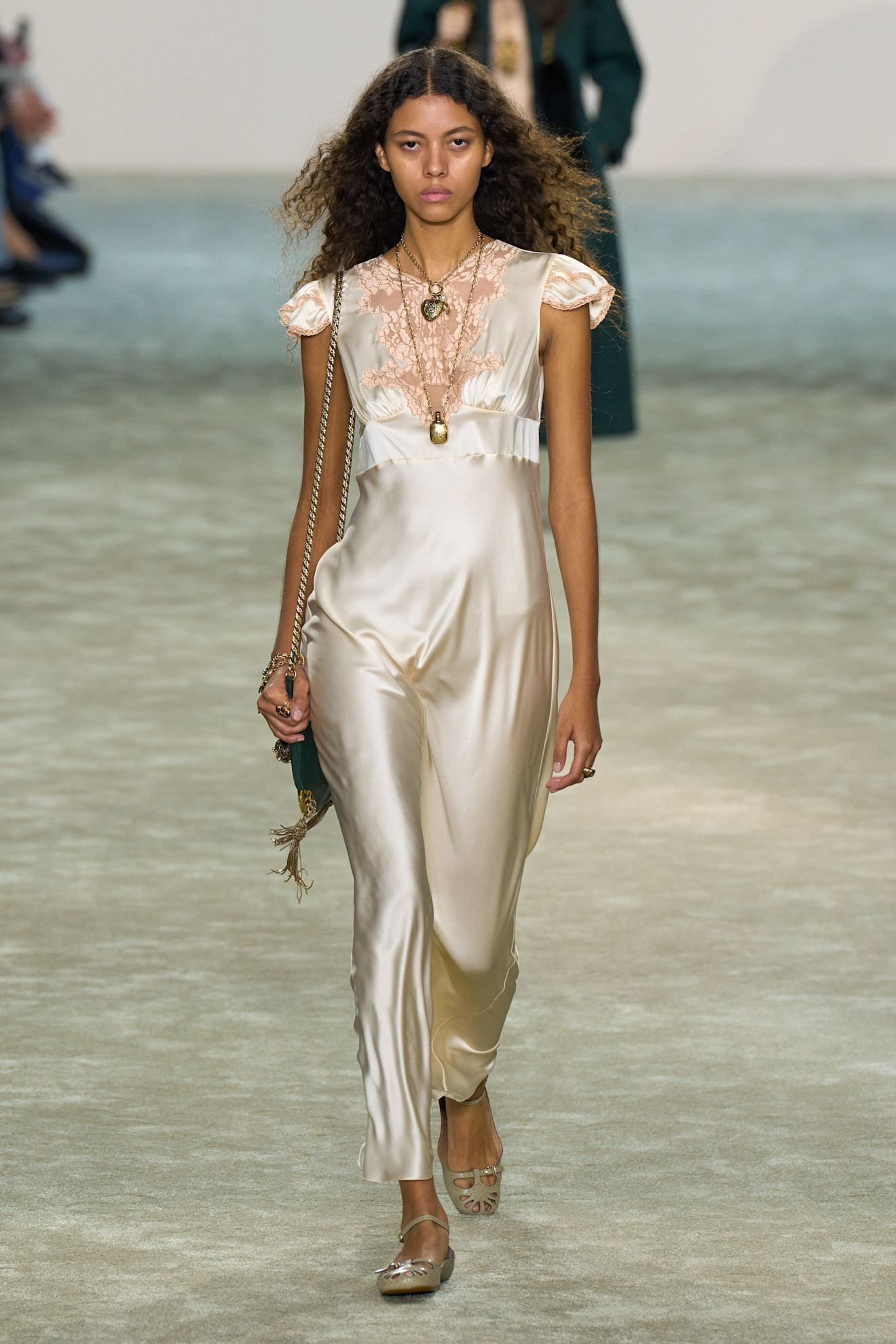 Chloe F25 023