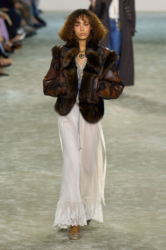 Chloe F25 021