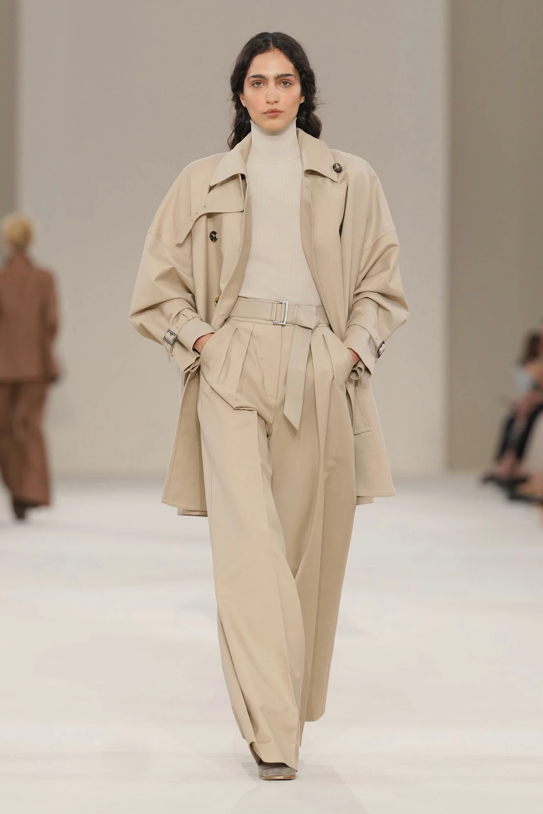 Max Mara S27 016