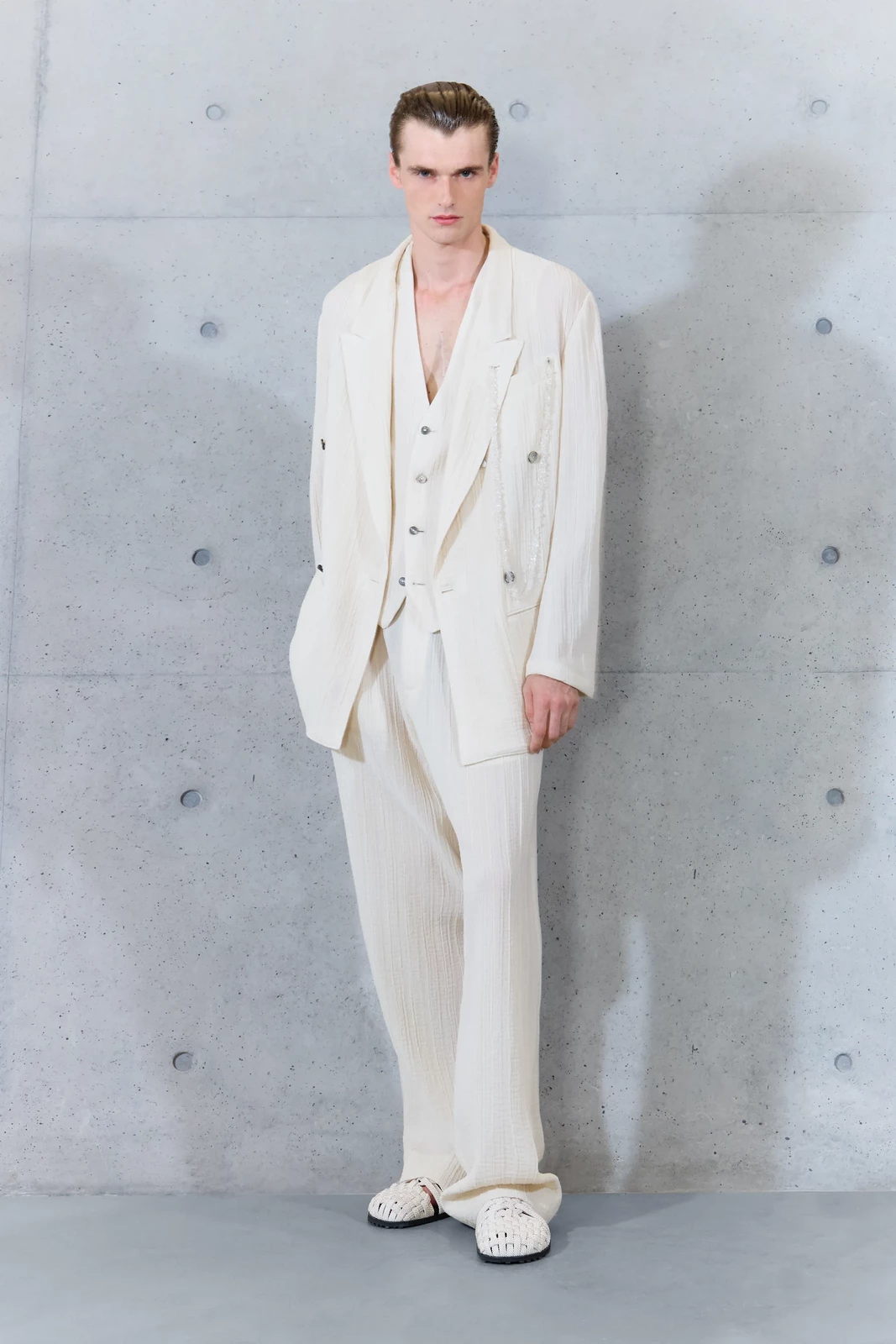 00005-emporio-armani-spring-2027-ready-to-wear-credit-brand
