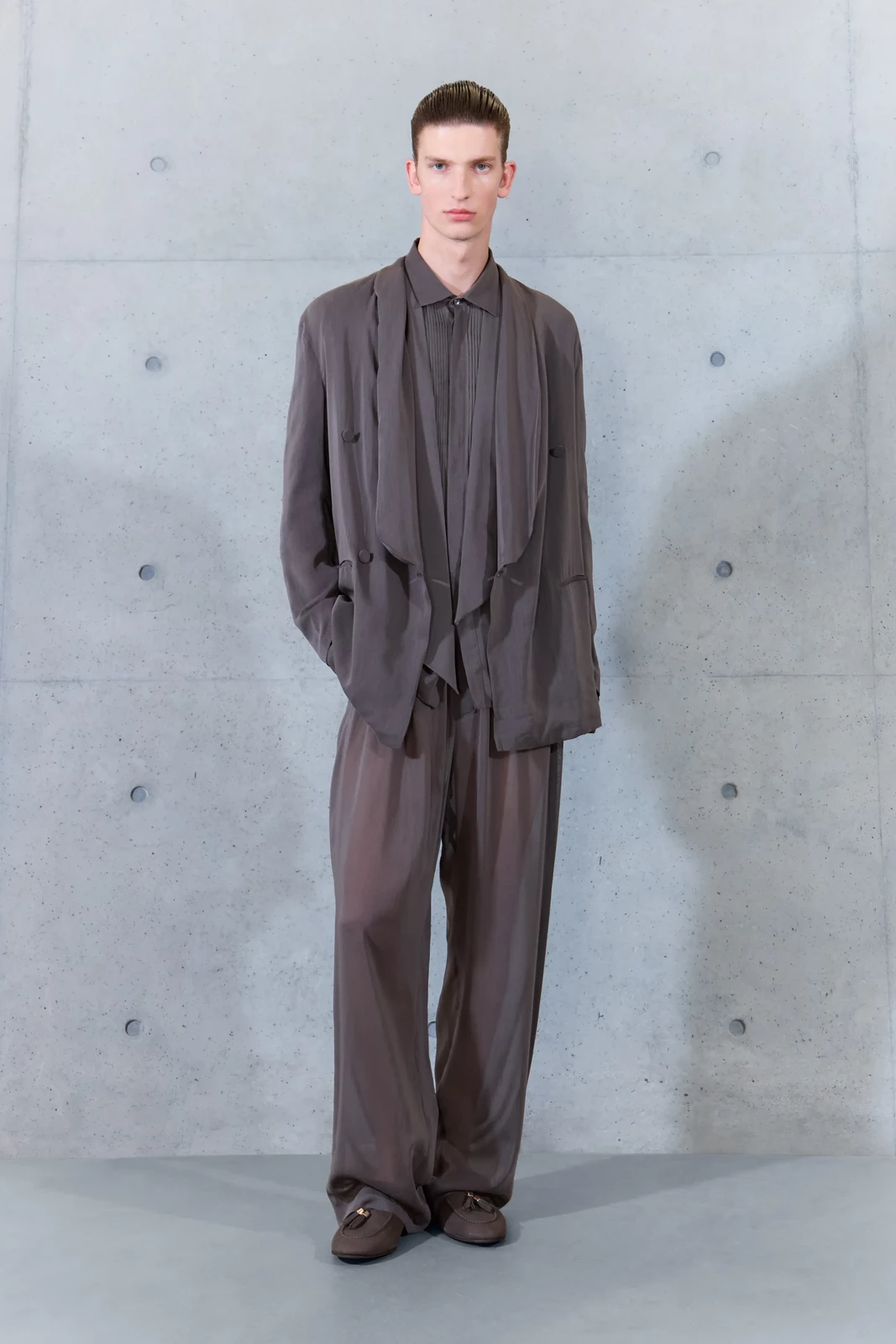 00015-emporio-armani-spring-2027-ready-to-wear-credit-brand