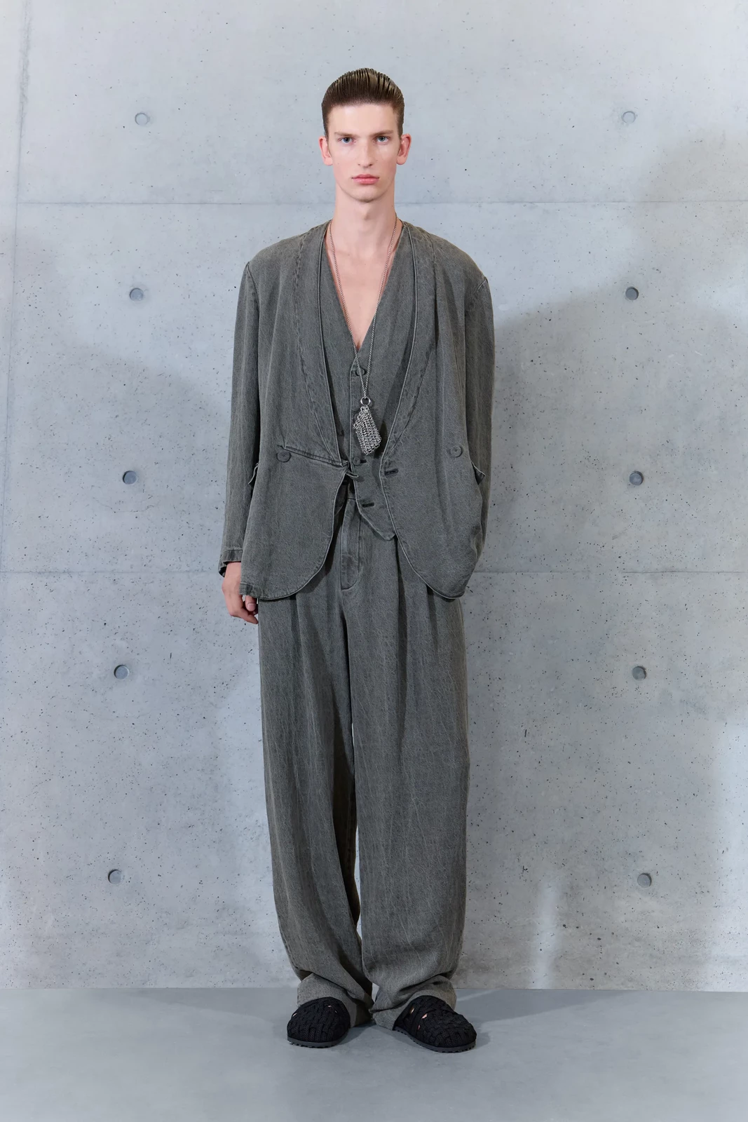 00021-emporio-armani-spring-2027-ready-to-wear-credit-brand
