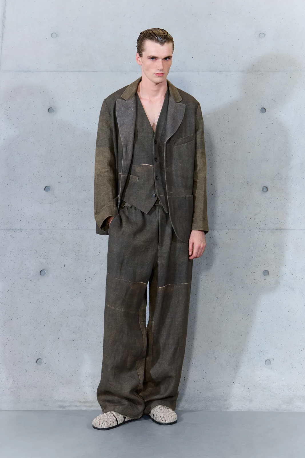 00025-emporio-armani-spring-2027-ready-to-wear-credit-brand