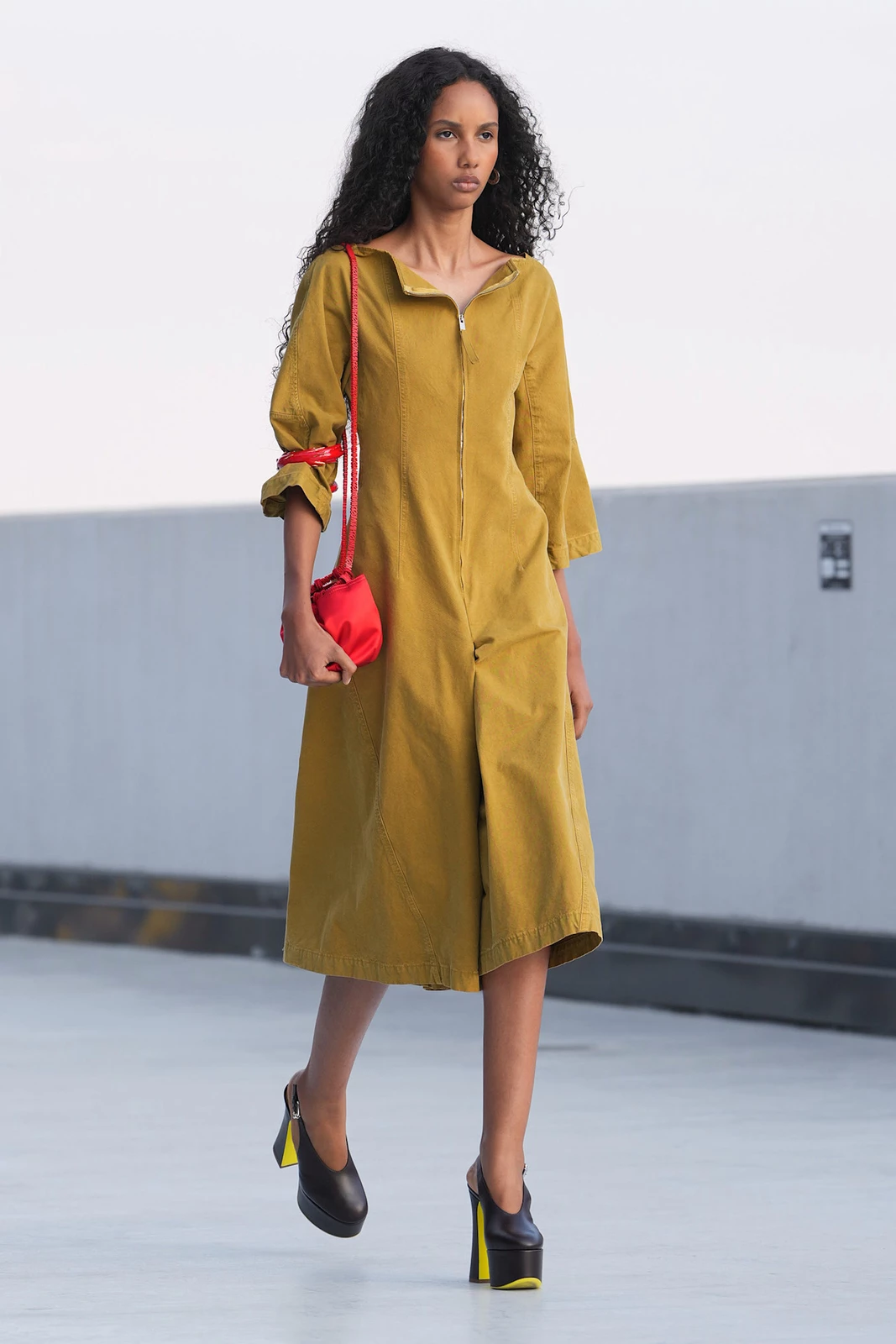 Moschino S27 015