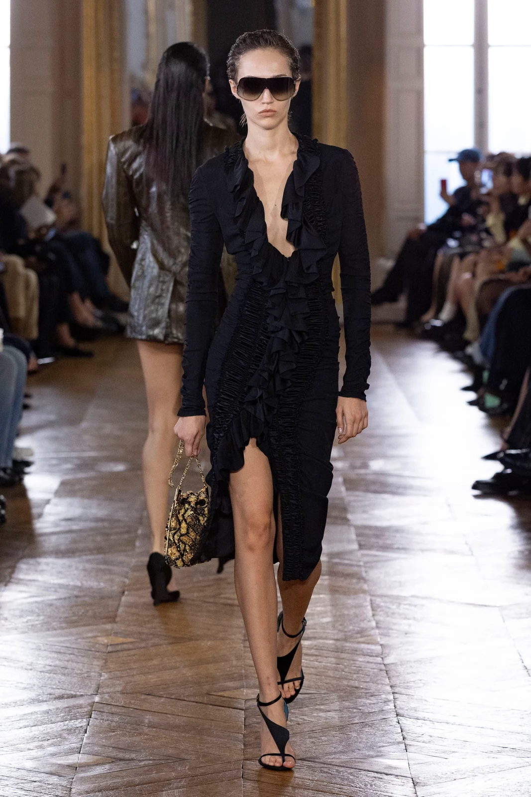 00015-balmain-spring-2027-ready-to-wear-credit-brand