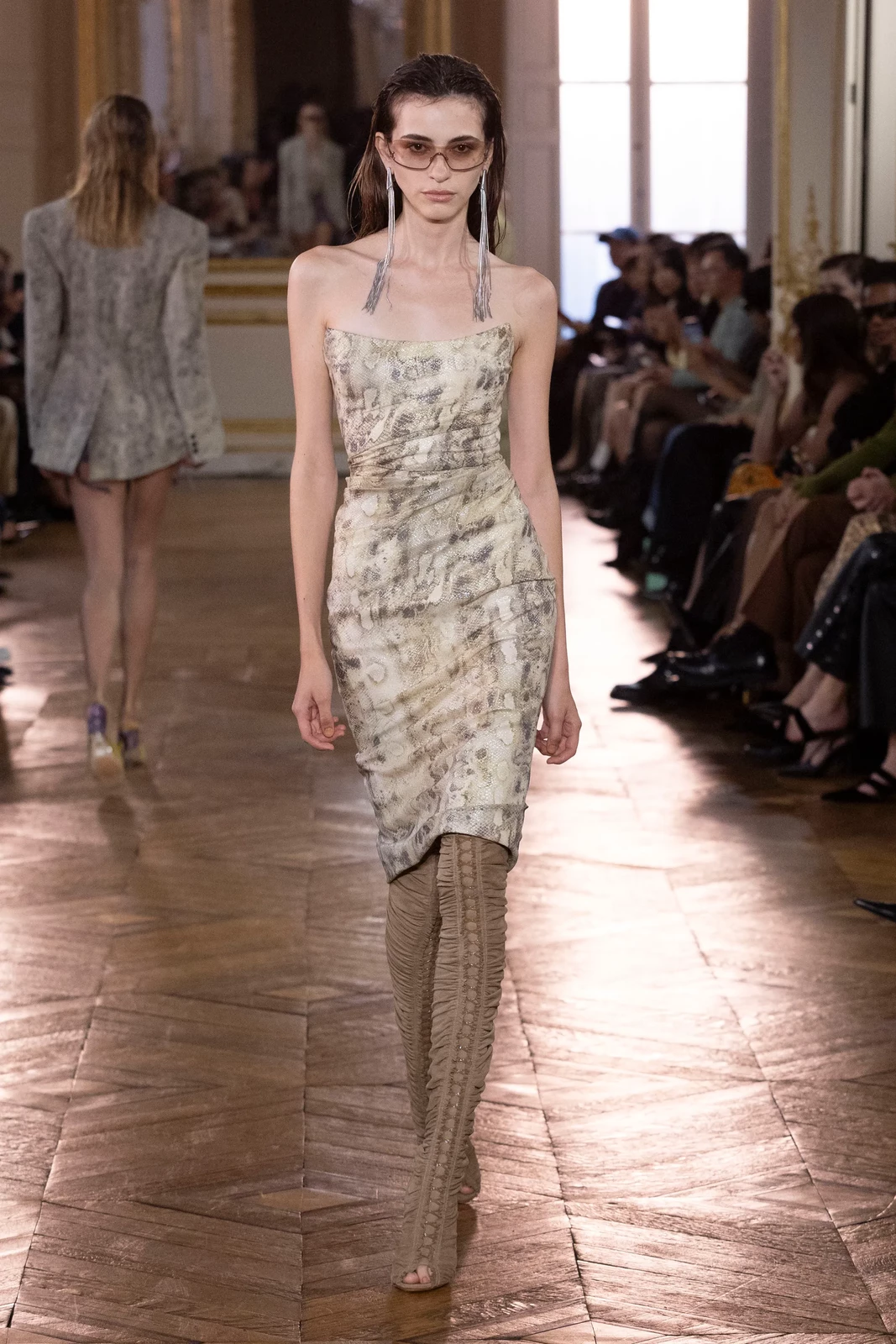 00026-balmain-spring-2027-ready-to-wear-credit-brand