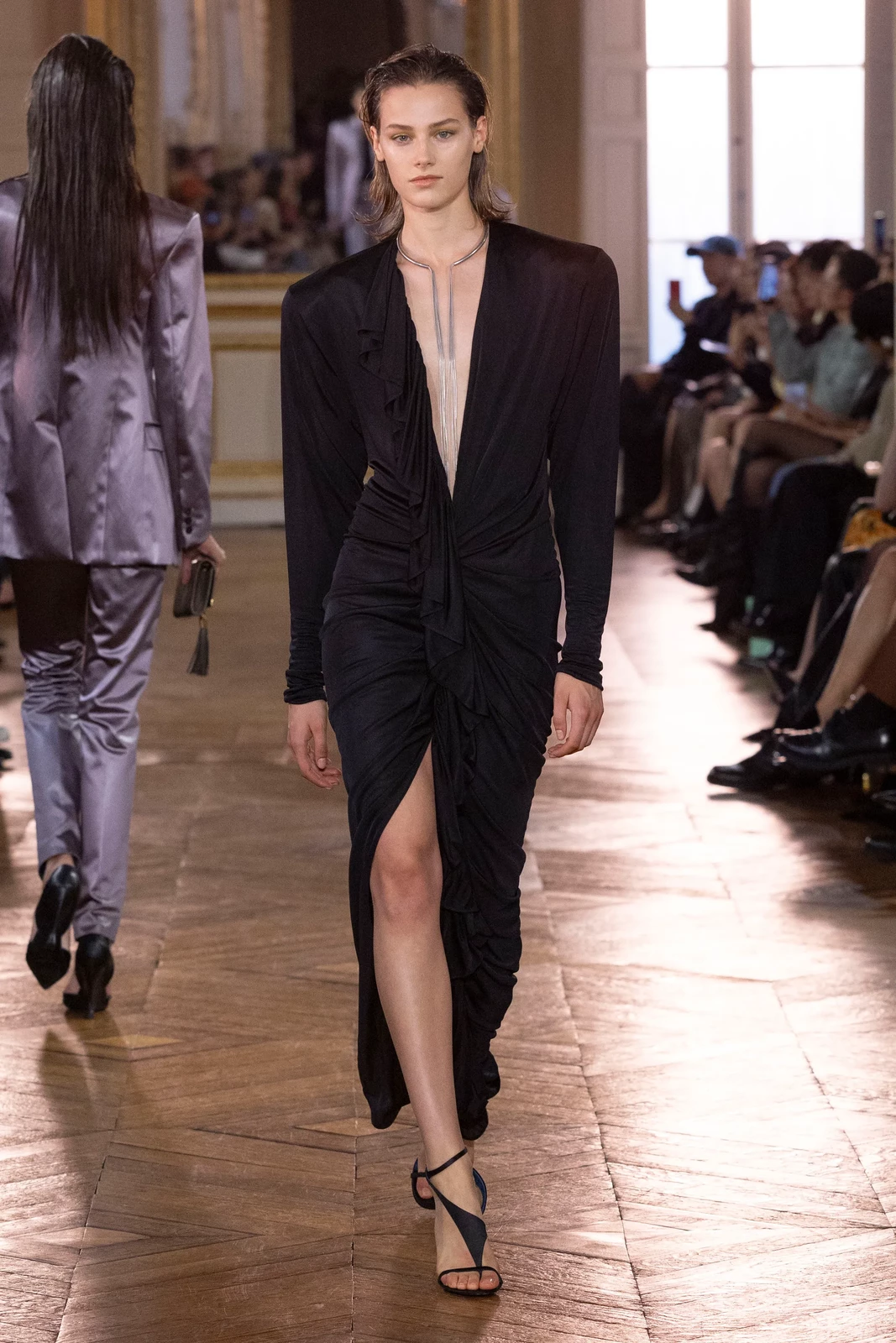 00028-balmain-spring-2027-ready-to-wear-credit-brand