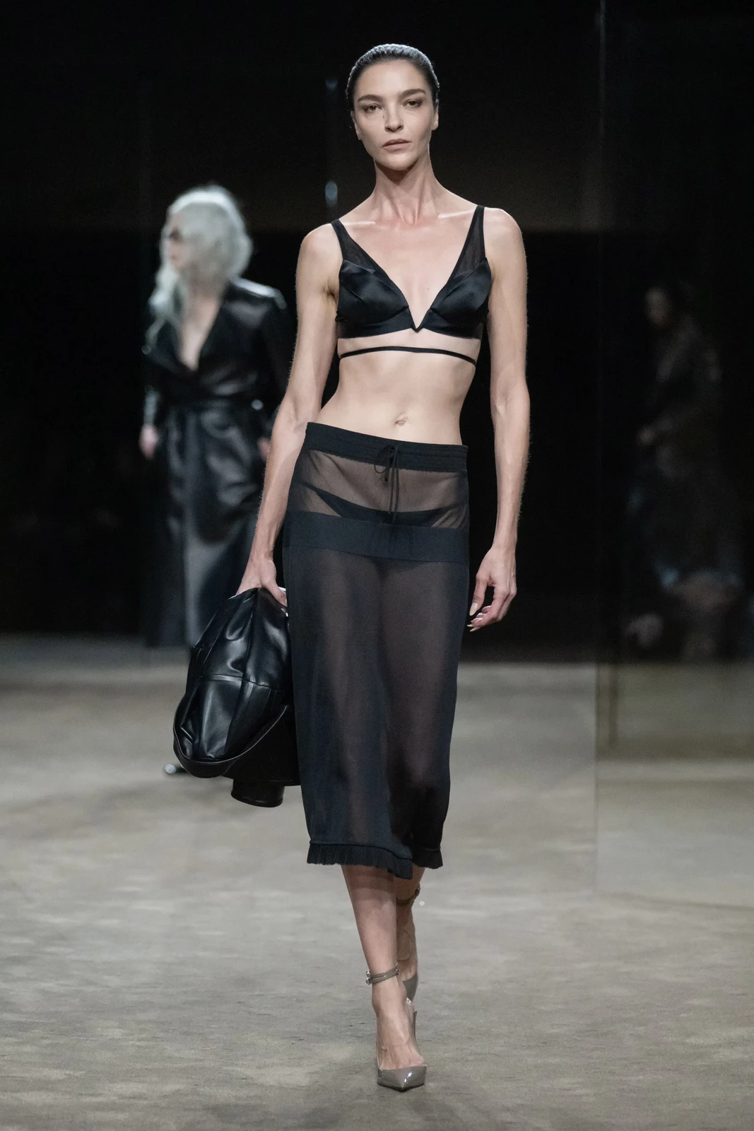 00010-tom-ford-spring-2027-ready-to-wear-credit-brand