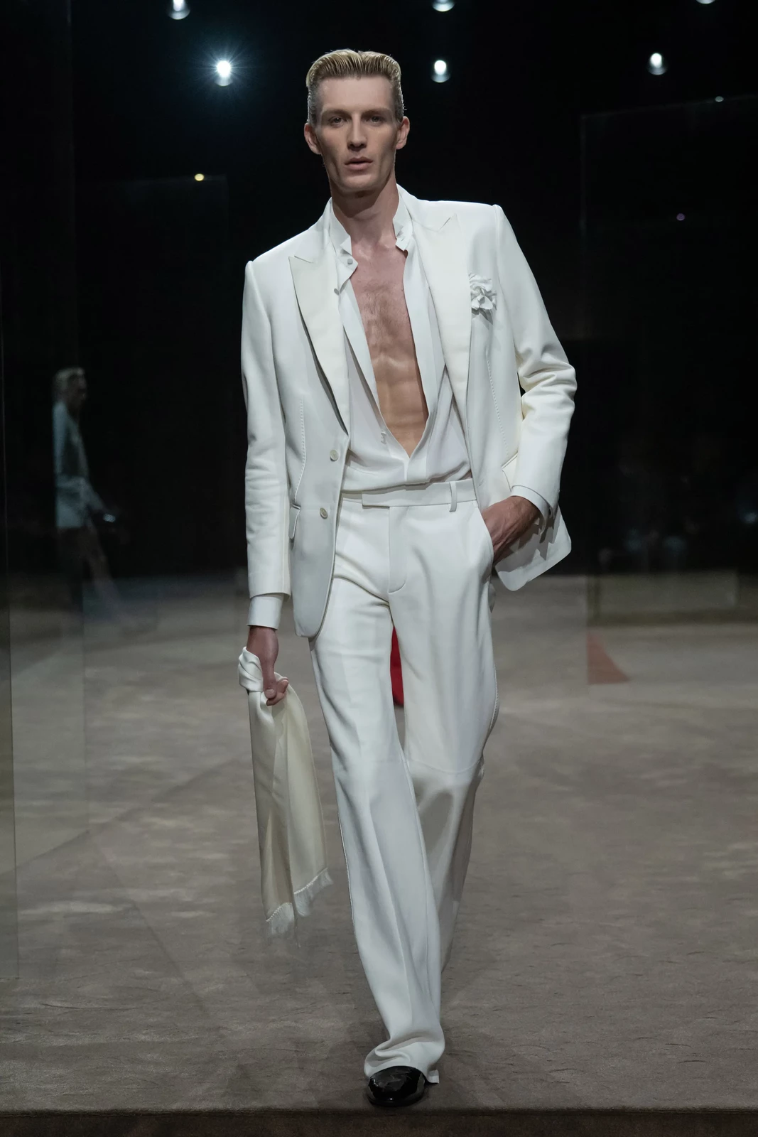 00054-tom-ford-spring-2027-ready-to-wear-credit-brand
