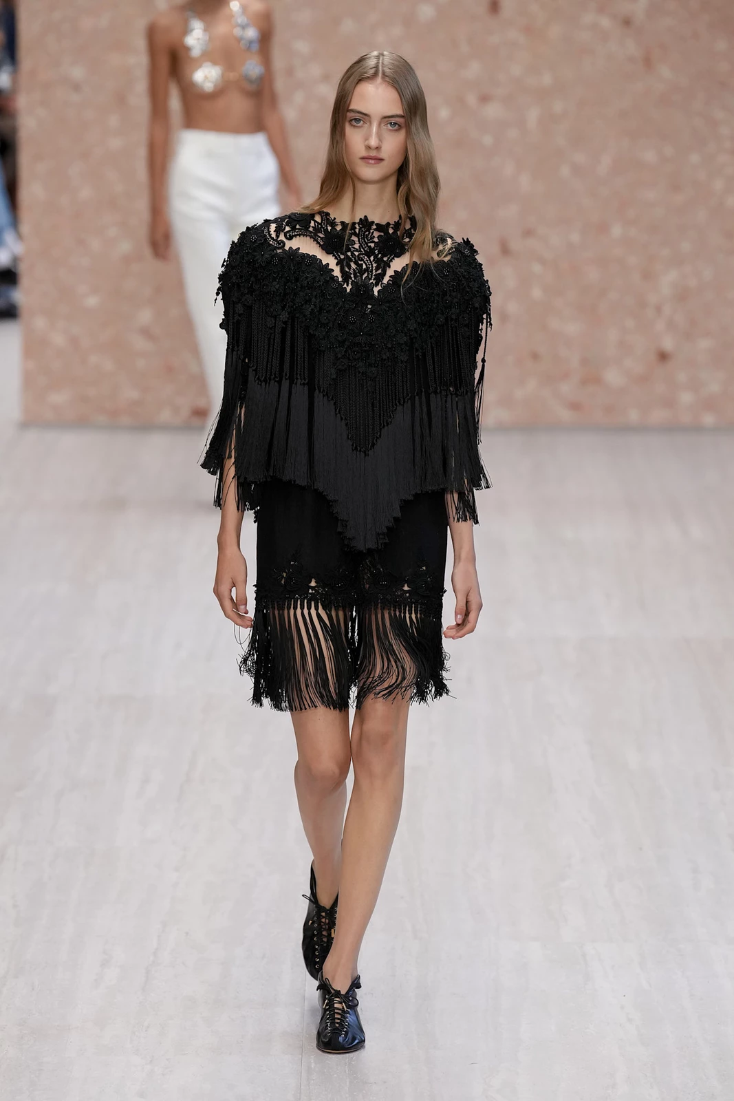 Chloe S27 006
