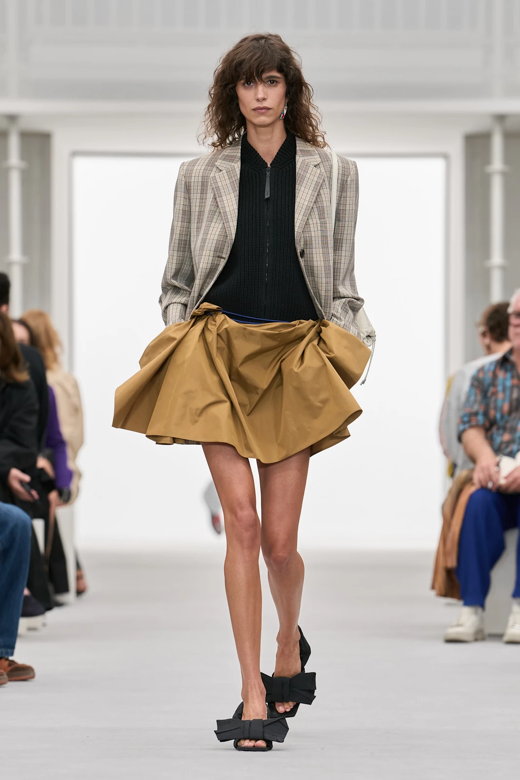 Loewe S27 002