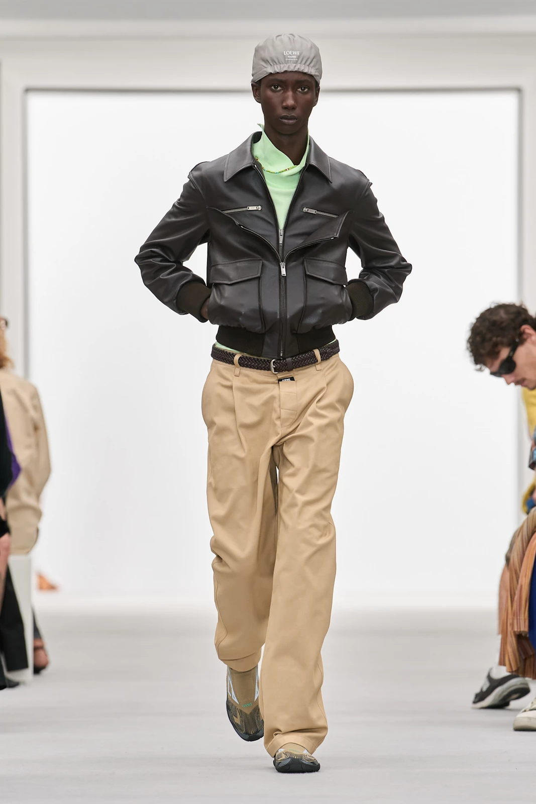 Loewe S27 006