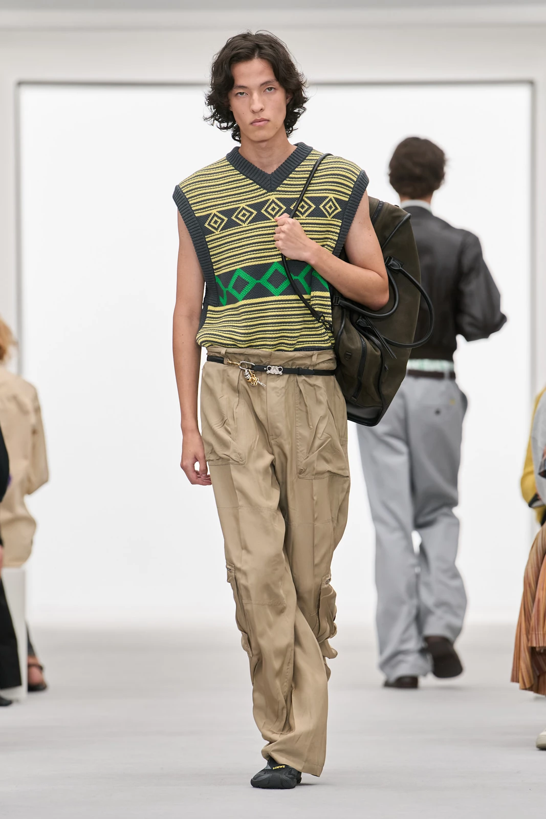 Loewe S27 013