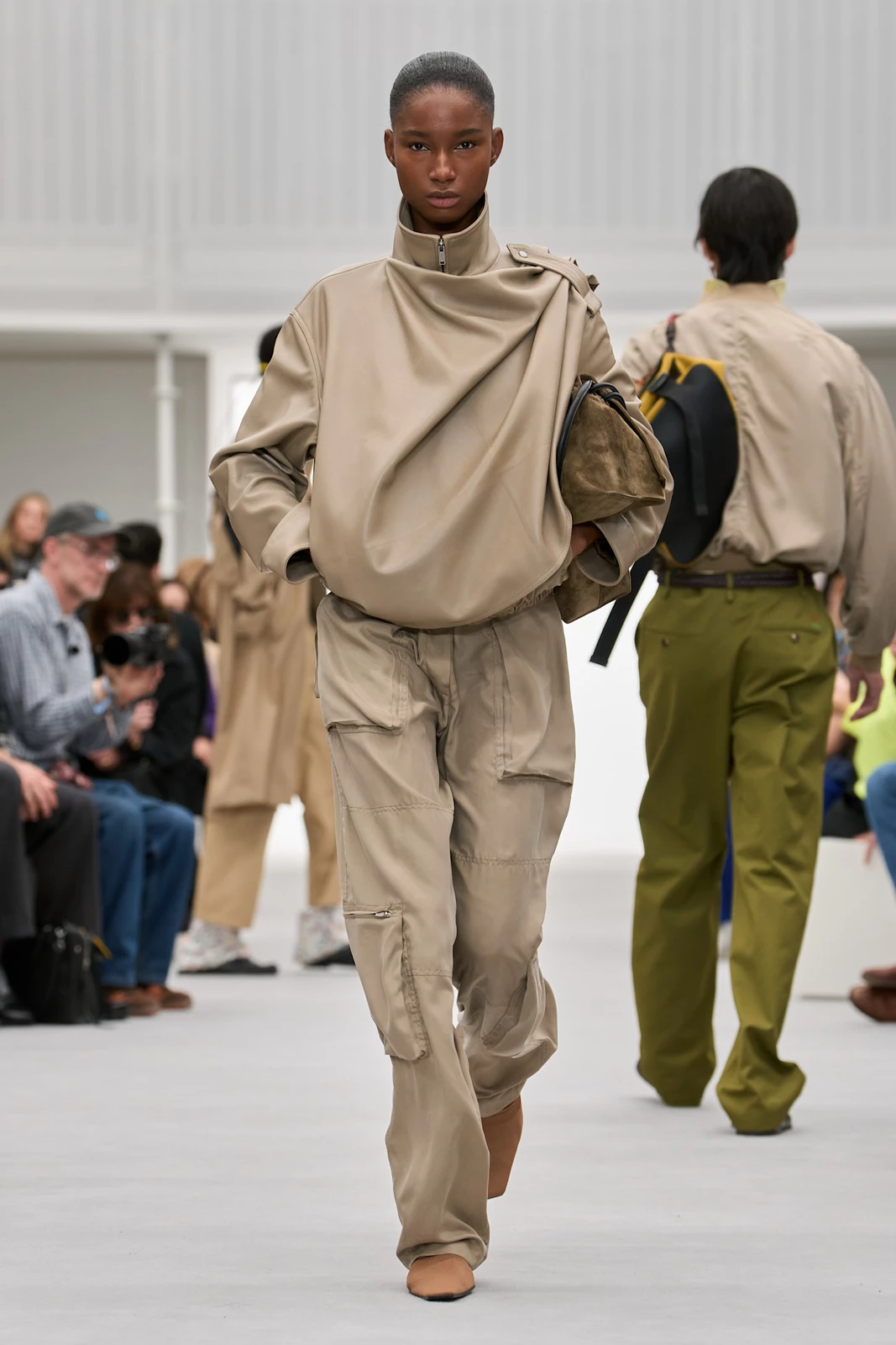 Loewe S27 023