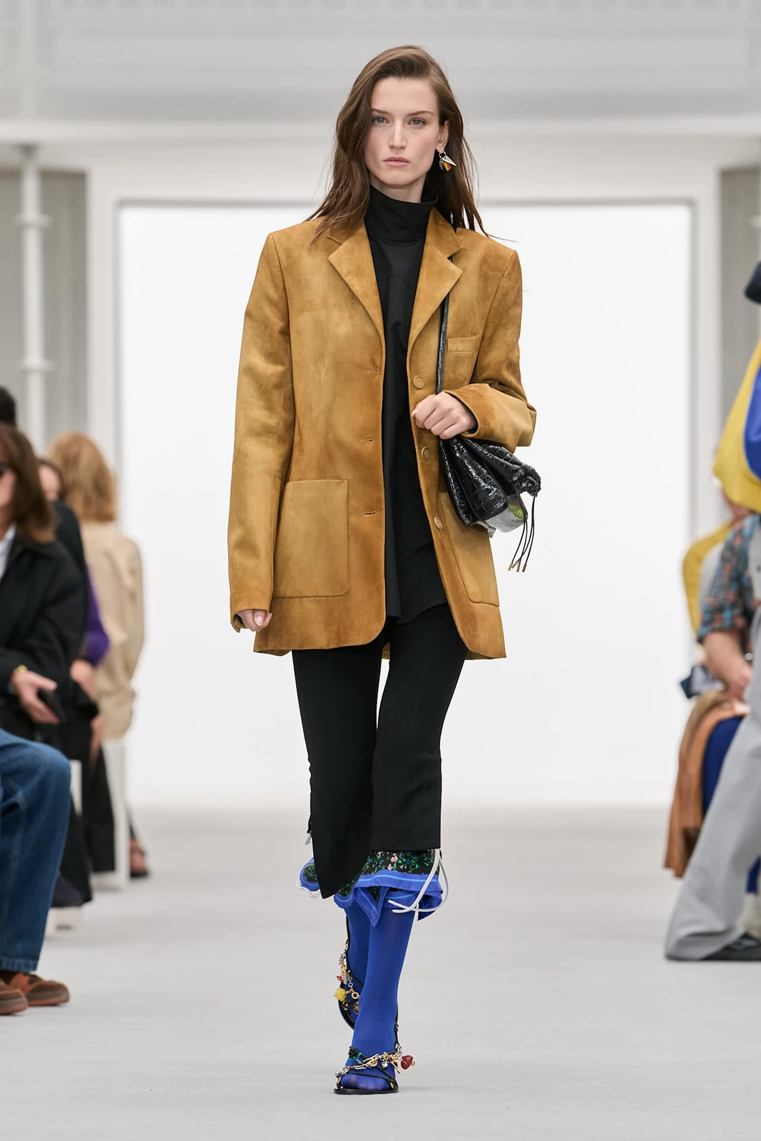Loewe S27 029