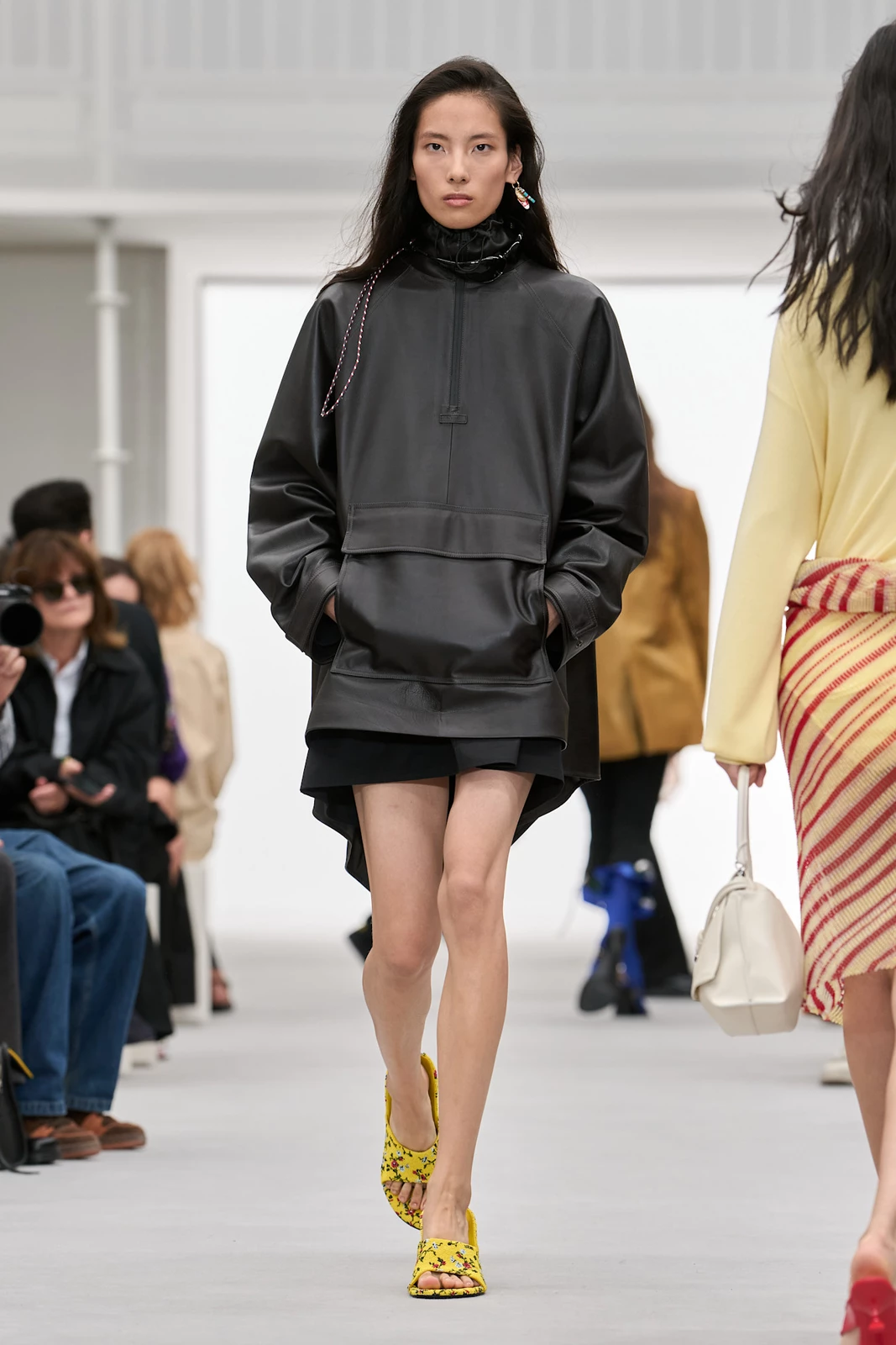 Loewe S27 038