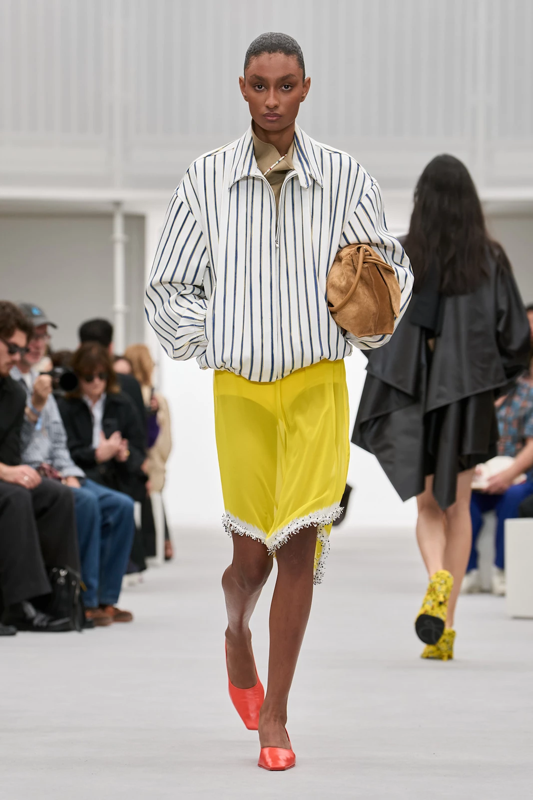 Loewe S27 047