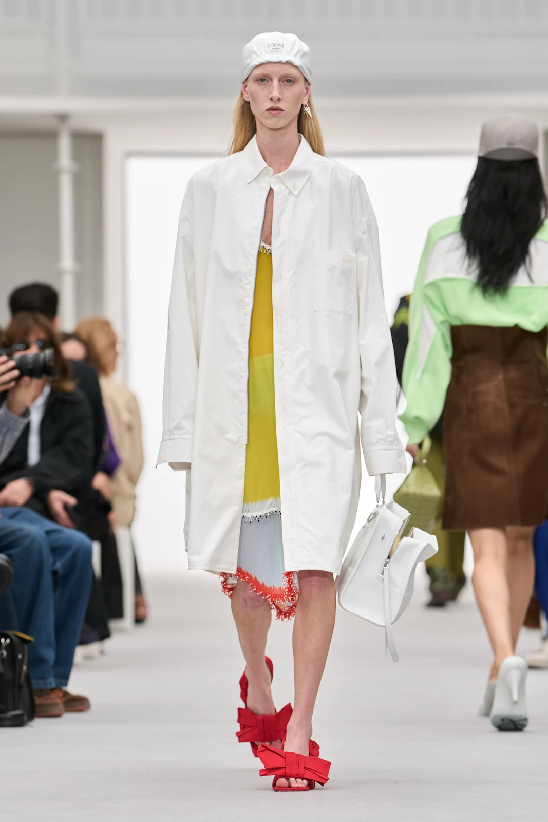 Loewe S27 049