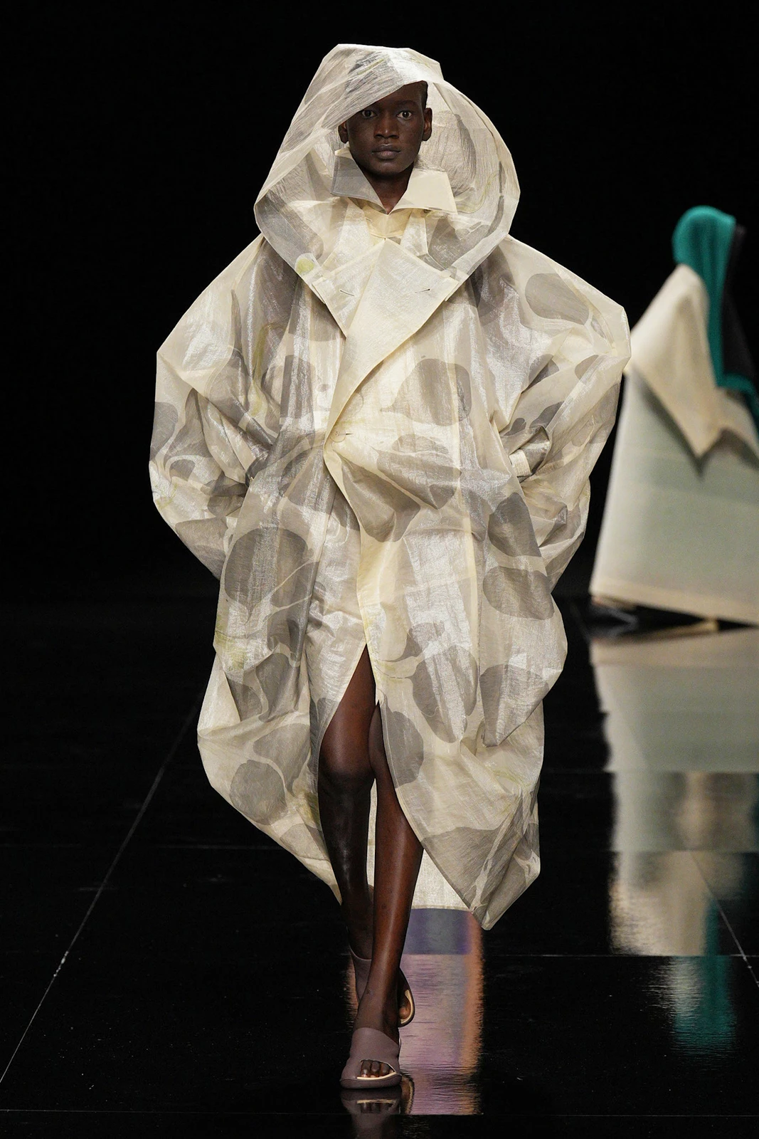 Miyake S27 044