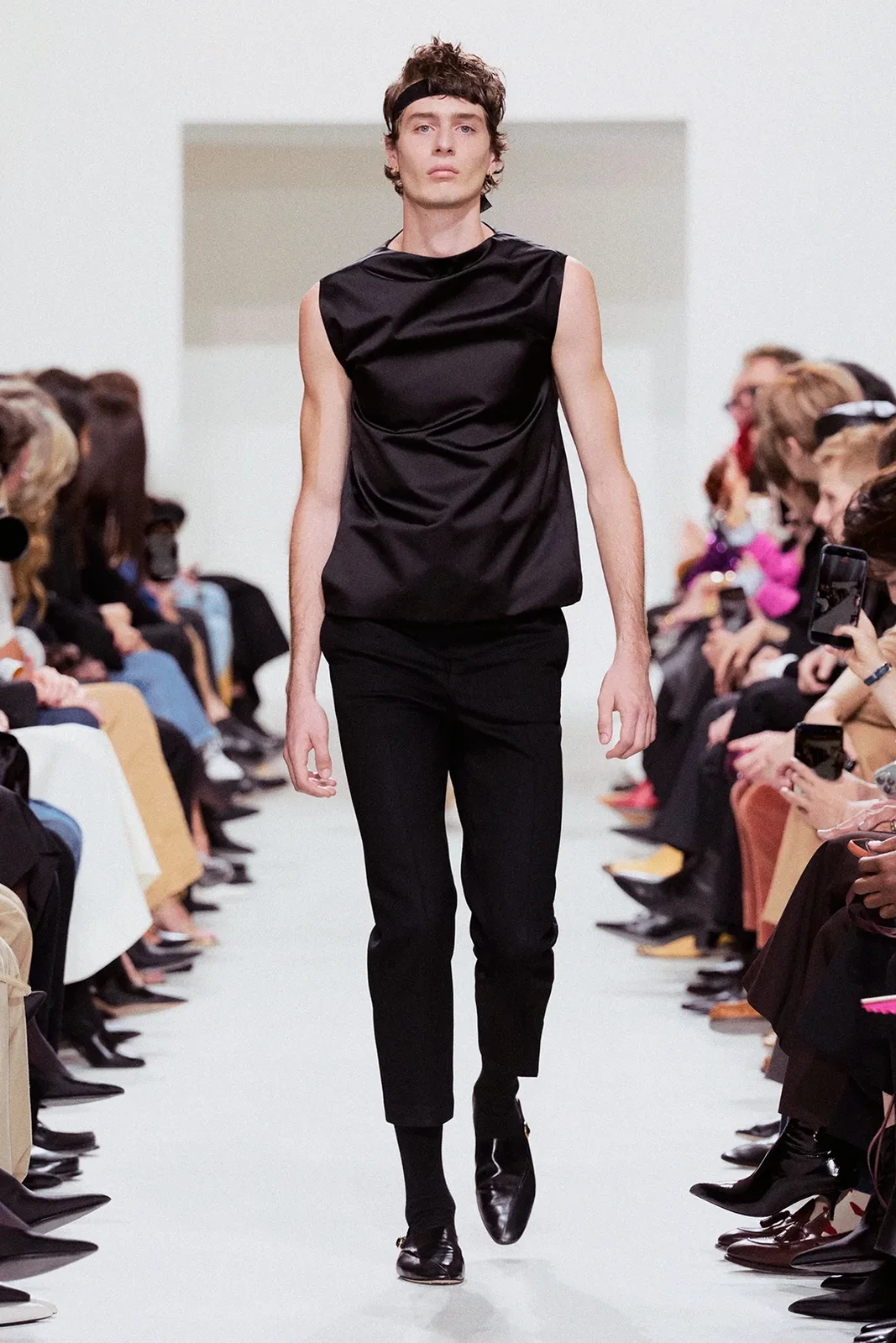 00007-celine-spring-2027-ready-to-wear-credit-brand