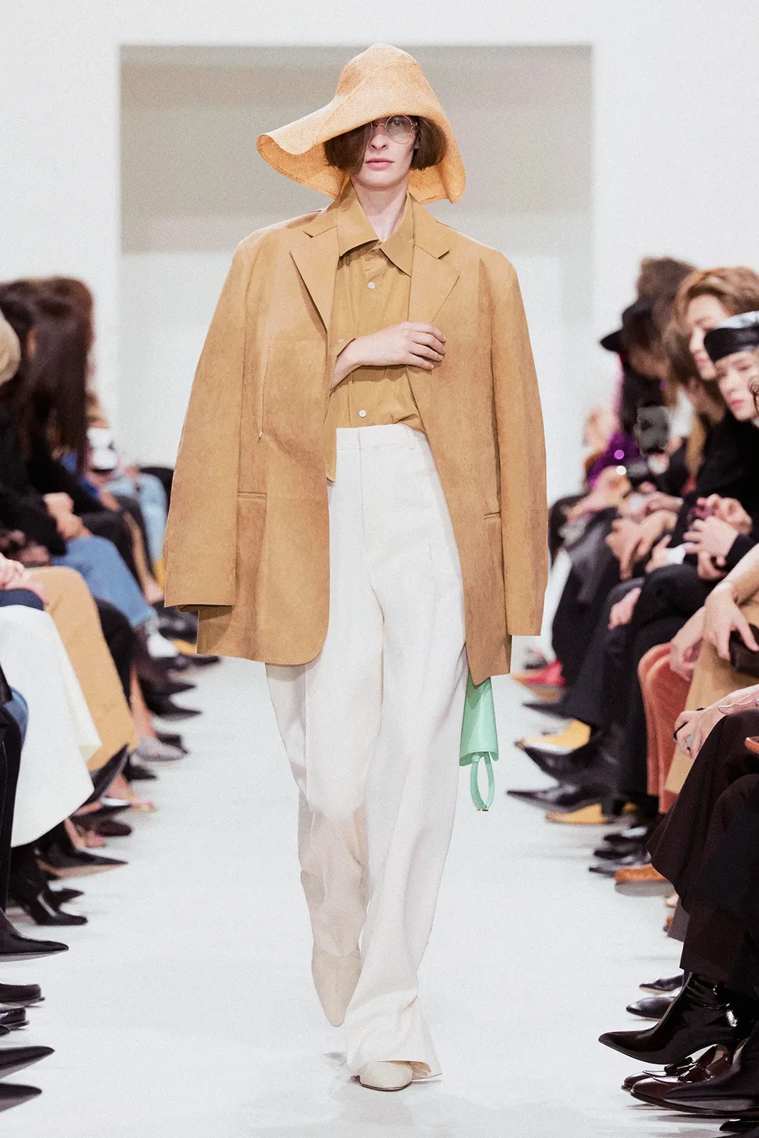 00008-celine-spring-2027-ready-to-wear-credit-brand