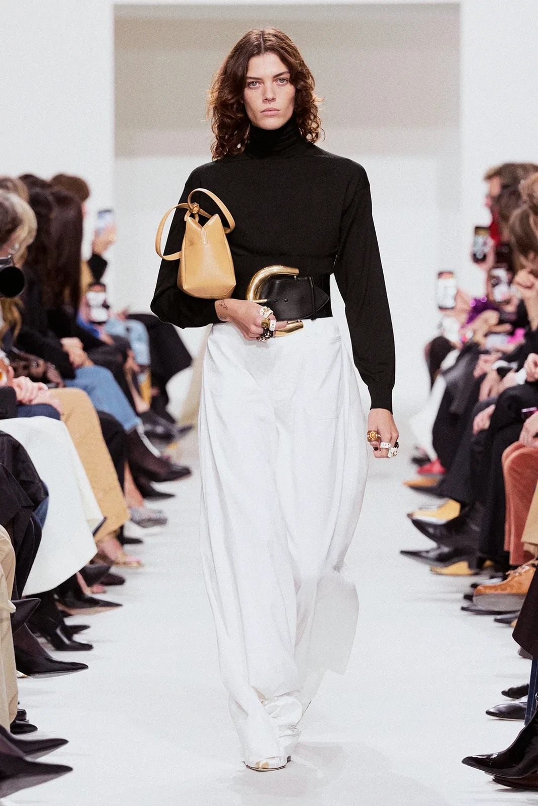 00013-celine-spring-2027-ready-to-wear-credit-brand