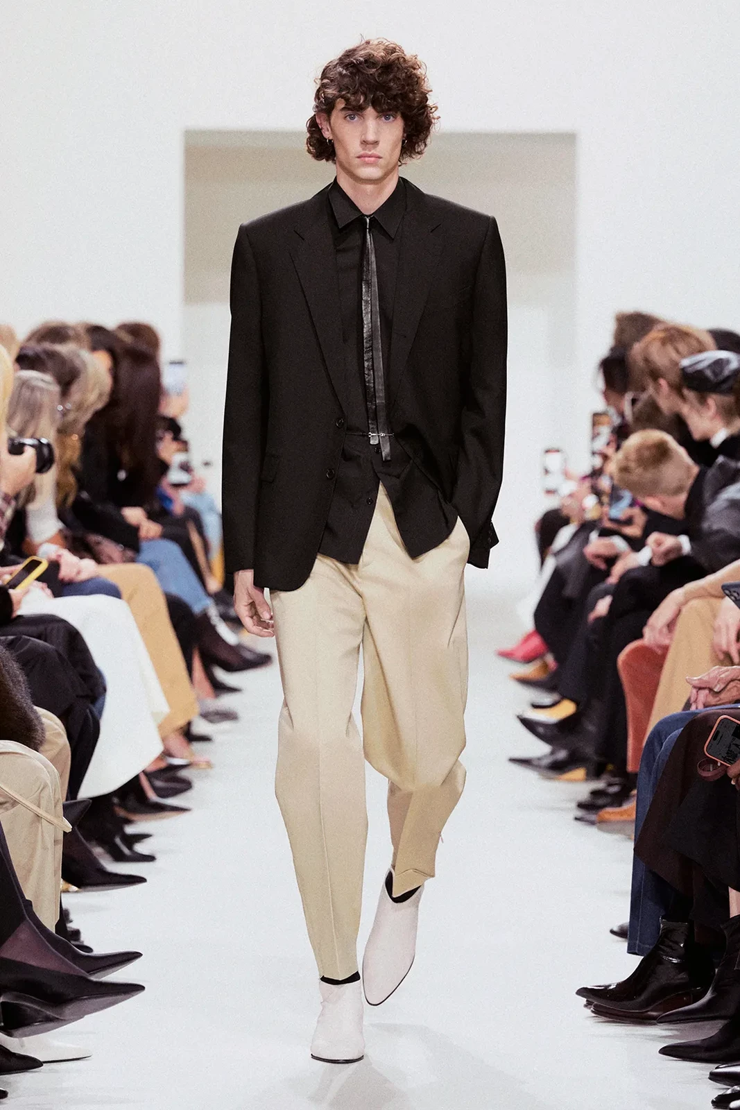 00018-celine-spring-2027-ready-to-wear-credit-brand