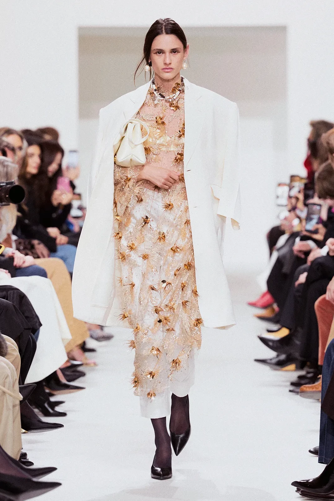 00019-celine-spring-2027-ready-to-wear-credit-brand