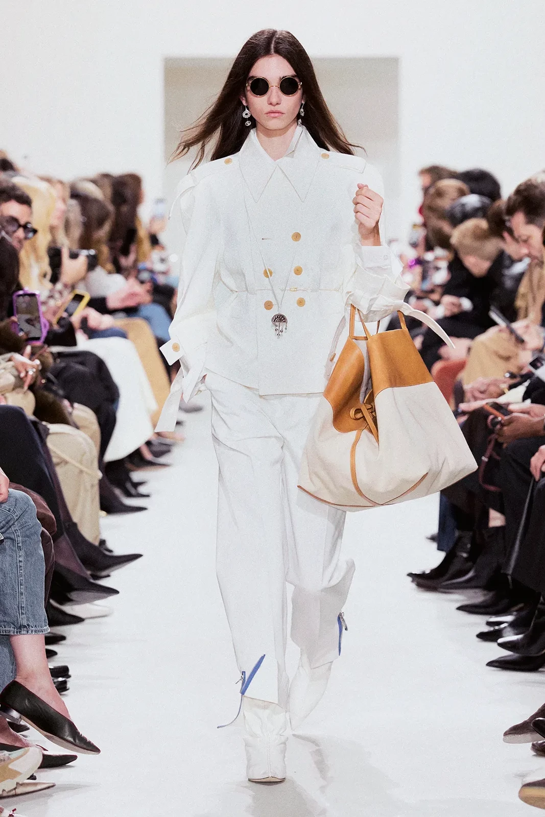 00023-celine-spring-2027-ready-to-wear-credit-brand