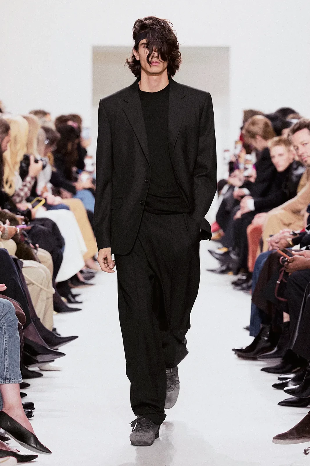 00025-celine-spring-2027-ready-to-wear-credit-brand