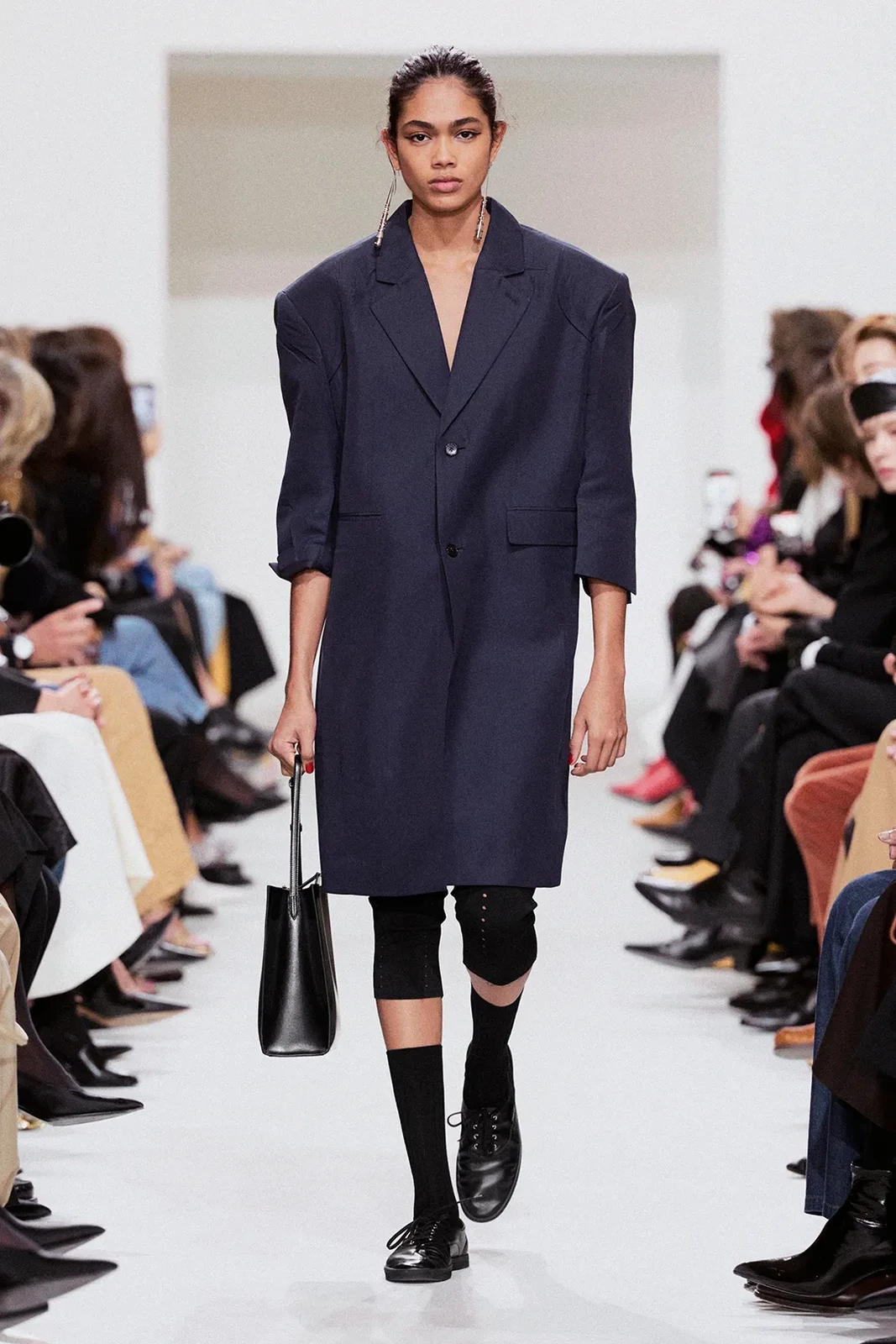 00033-celine-spring-2027-ready-to-wear-credit-brand