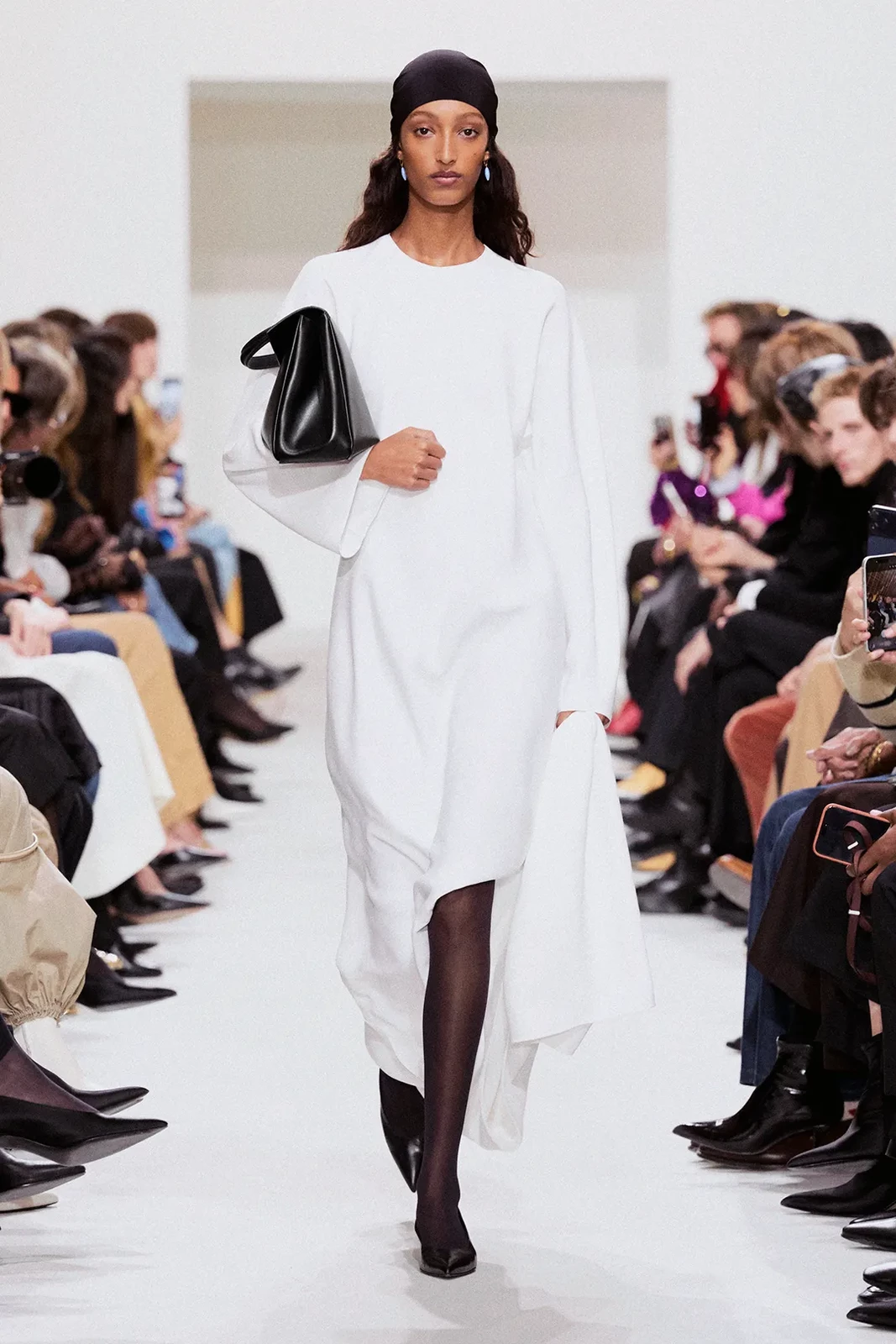 00041-celine-spring-2027-ready-to-wear-credit-brand