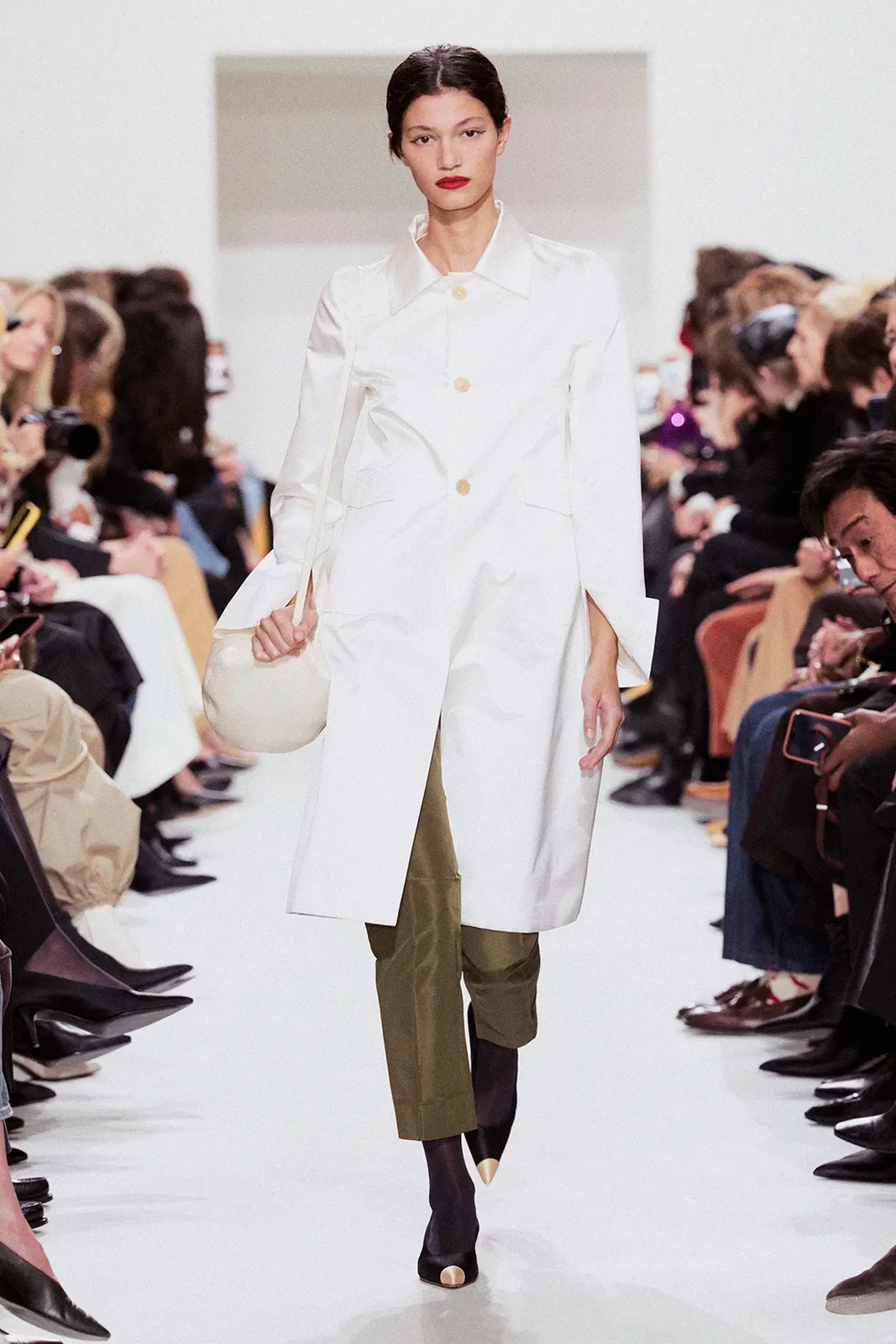 00046-celine-spring-2027-ready-to-wear-credit-brand