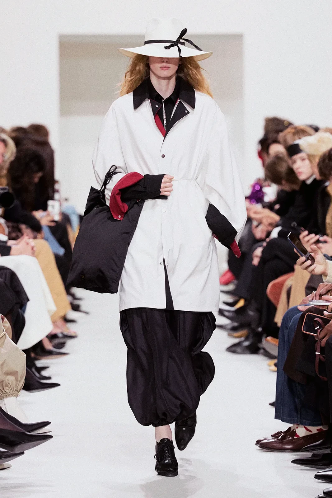 00052-celine-spring-2027-ready-to-wear-credit-brand