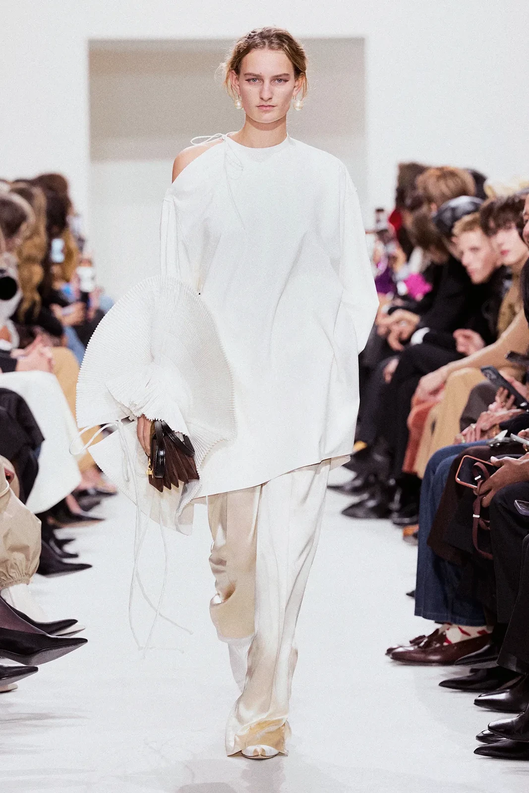 00055-celine-spring-2027-ready-to-wear-credit-brand