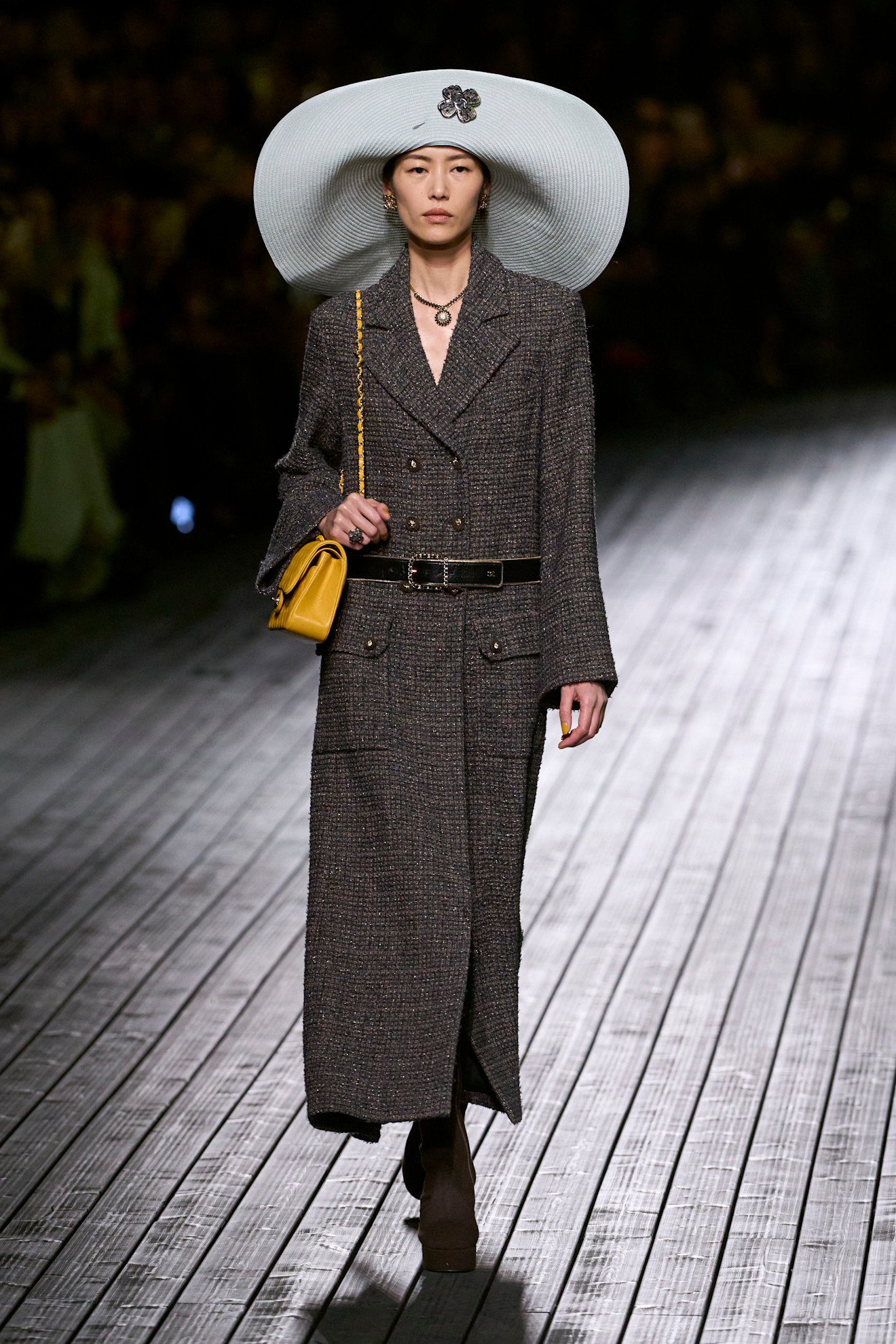 Chanel F24 003