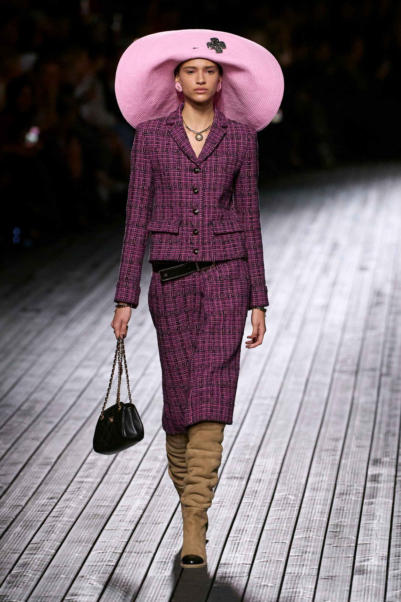 Chanel F24 007