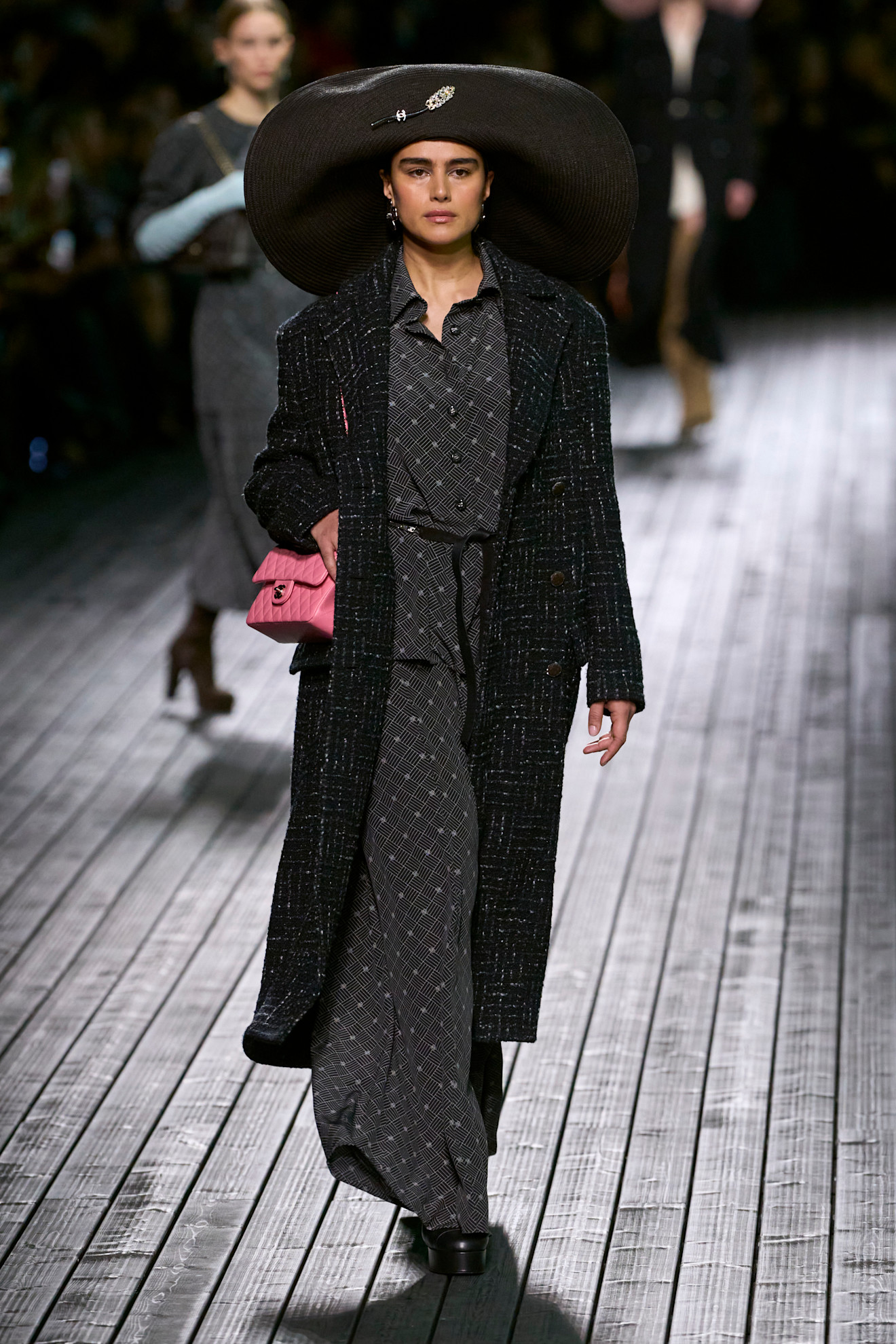 Chanel F24 009