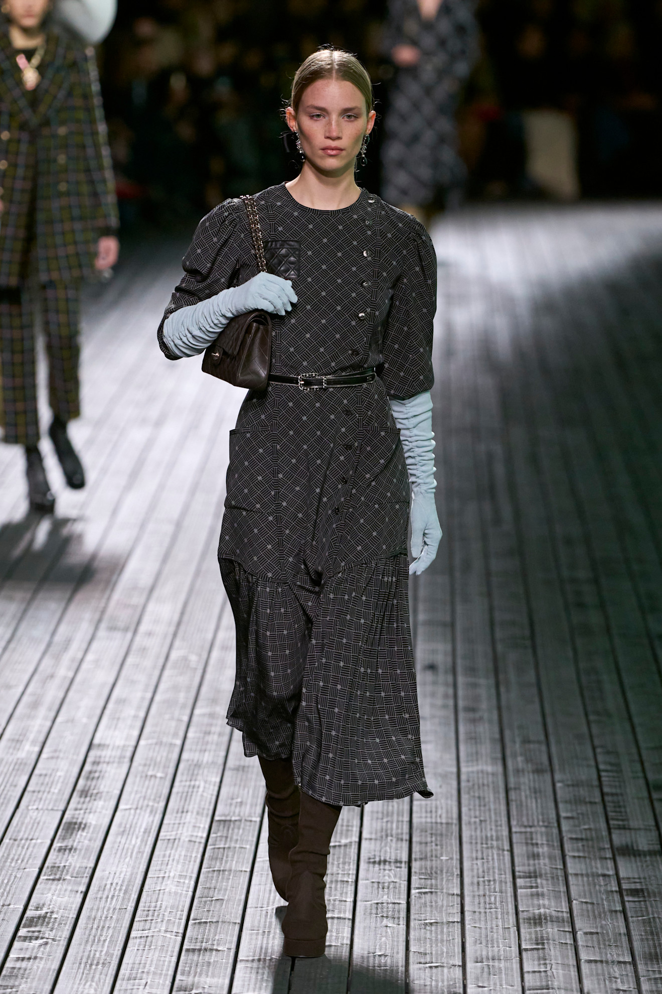 Chanel F24 010