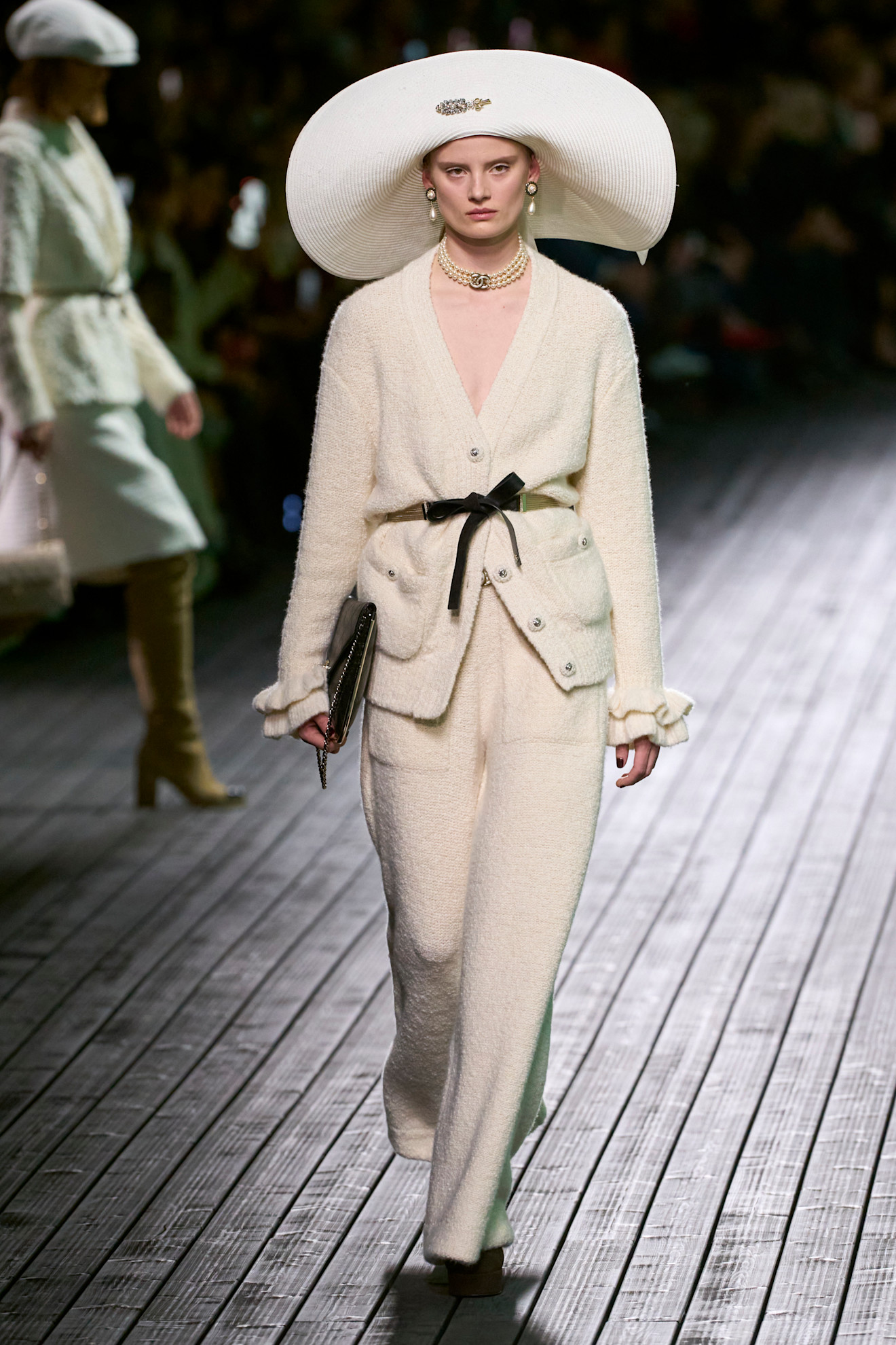 Chanel F24 015