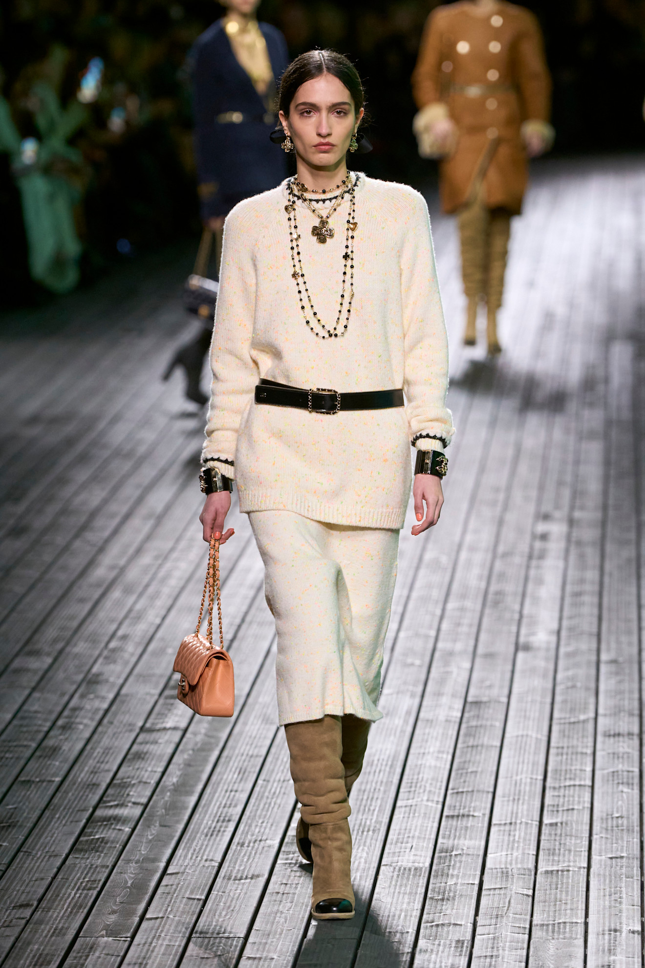Chanel F24 044