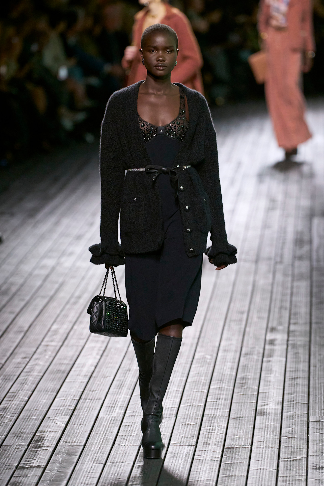 Chanel F24 050