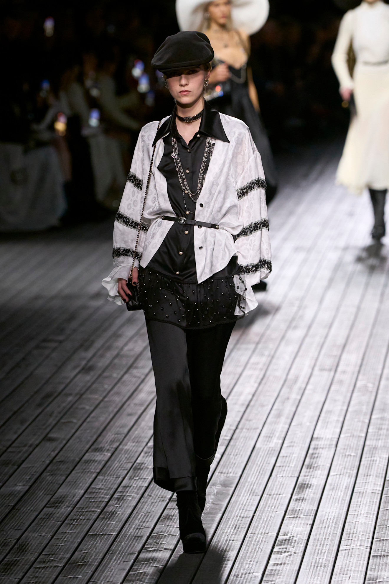 Chanel F24 072