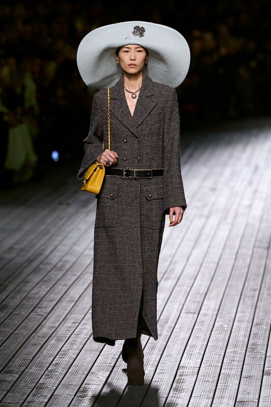 Chanel F24 003