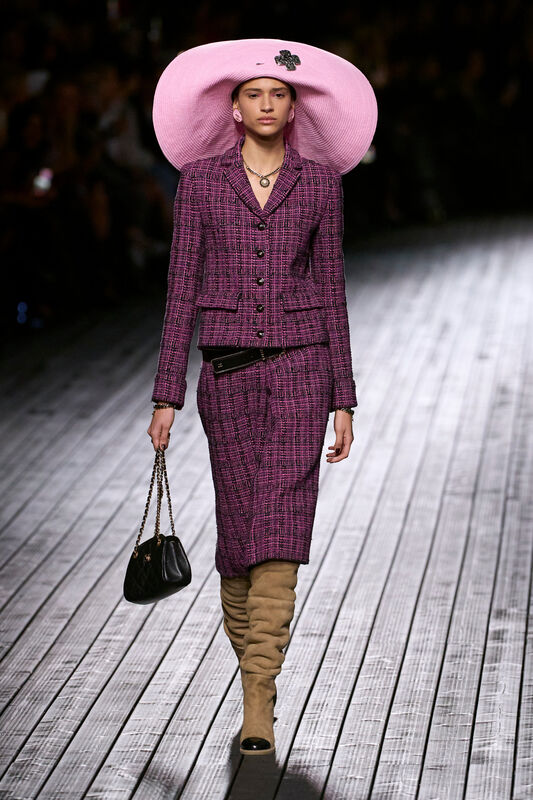 Chanel F24 007