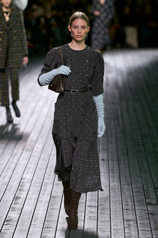 Chanel F24 010