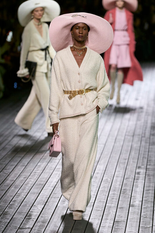 Chanel F24 014