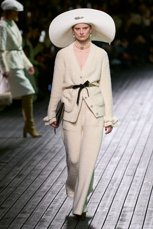 Chanel F24 015